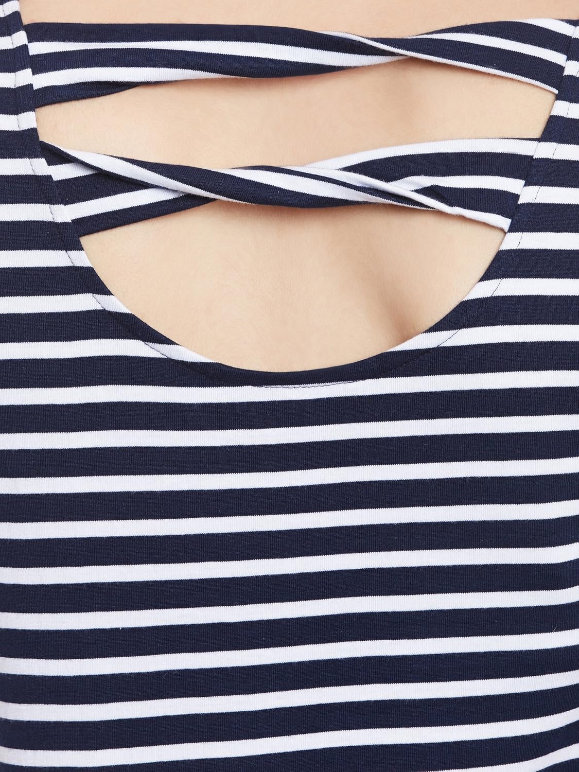 تي شيرت بمقاس مريح للنساء من ميس اوليف 5 تي شيرت بمقاس مريح للنساء من ميس اوليف - الصورة 5