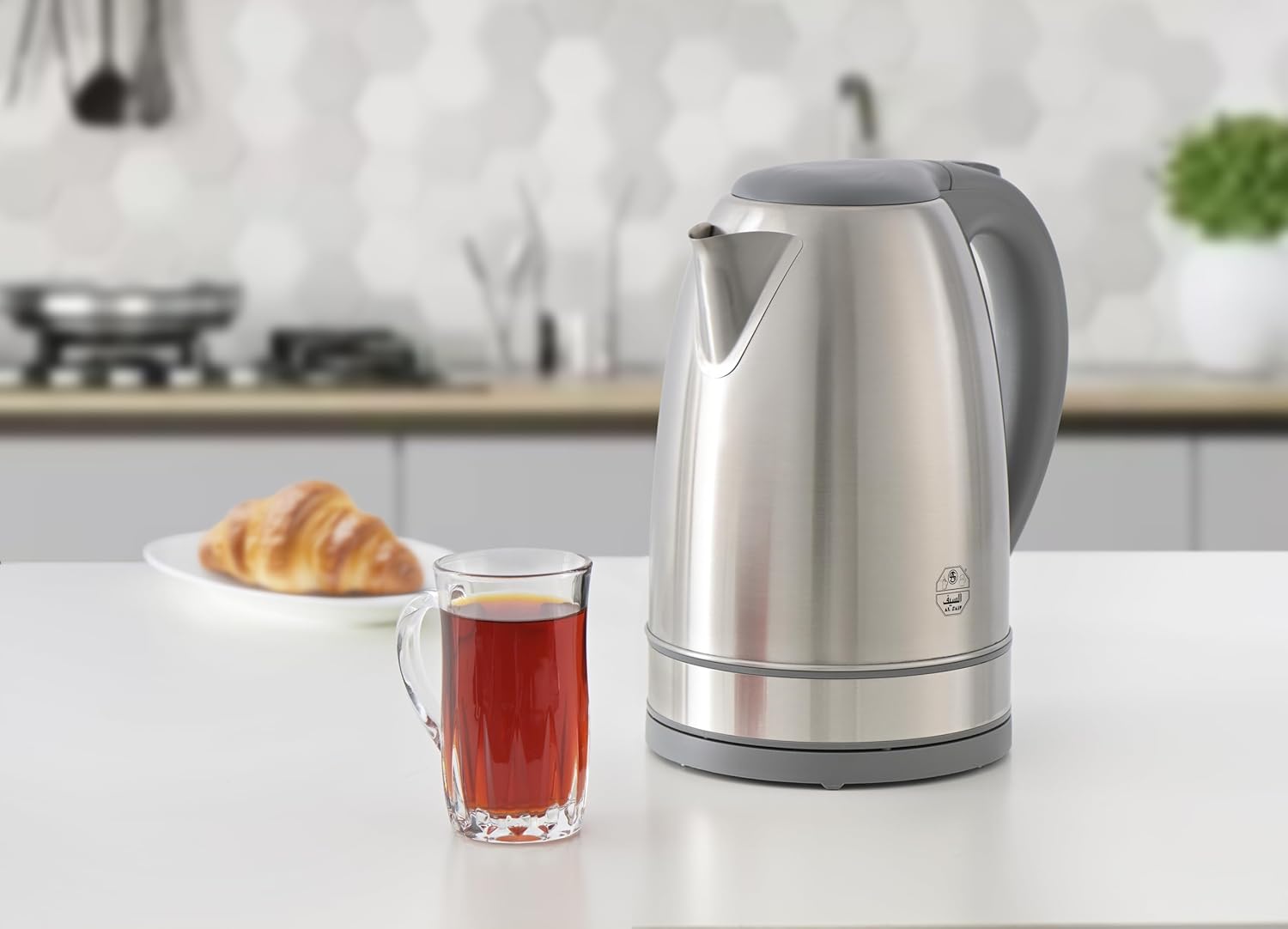 غلاية فيرا استانلس ستيل بسعة 2.5 لتر وقوة 2200 واط، مزودة بيد رصاصي لسهولة الحمل والاستخدام 2 غلاية فيرا استانلس ستيل بسعة 2.5 لتر وقوة 2200 واط، مزودة بيد رصاصي لسهولة الحمل والاستخدام - الصورة 2