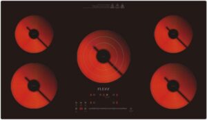 موقد سيراميك مدمج يعمل بالأشعة تحت الحمراء، مزود بـ 5 شعلات بقدرة 2000 واط لكل منها، ويتميز بسطح زجاجي مصمم لتوفير حماية من السخونة الزائدة وميزة الإغلاق التلقائي من فليكسي