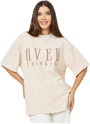 تيشيرت بكتف متدلي مطبوع بشعار متباين بمقاس كبير للنساء من ستايلي