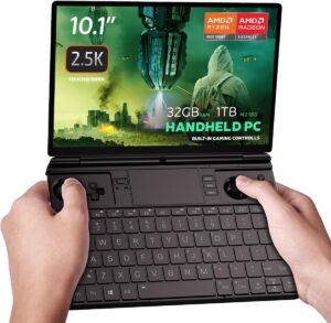 GPD نوت بوك وين ماكس 2 2025 للالعاب بمعالج AMD رايزن 7 8840U ووحدة معالجة رسومات جرافيكية راديون 780M وذاكرة RAM 32GB وSSD 1TB واوكولينك وشاشة IPS مقاس 10.1 انش ووحدات تحكم للالعاب وكيبورد ولوحة لمس.