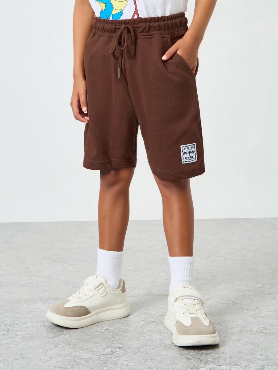 Styli Boys Brown Solid Drawstring Waist Shorts with Badge Detail,Brown,2-3 YRS 7 61toDWREElL. AC SL1200